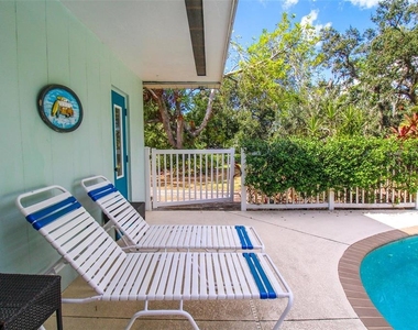 3223 Rowena Street - Photo Thumbnail 45