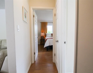 3223 Rowena Street - Photo Thumbnail 22