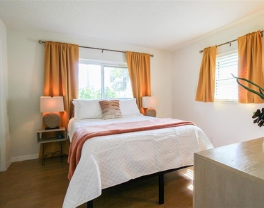 3223 Rowena Street - Photo Thumbnail 26