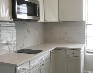 401 Colonia Lane E - Photo Thumbnail 1