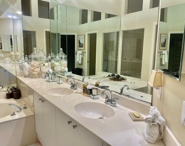 7711 Whitebridge Glen - Photo Thumbnail 16