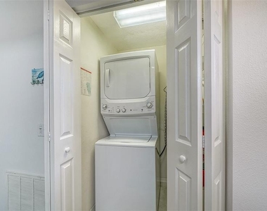 8375 Glenrose Way - Photo Thumbnail 22
