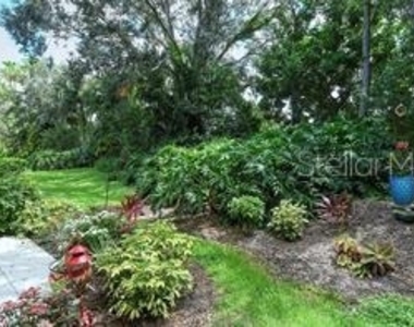 8375 Glenrose Way - Photo Thumbnail 20