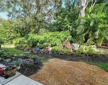 8375 Glenrose Way - Photo Thumbnail 23