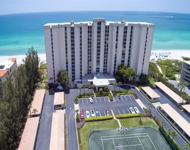 2425 Gulf Of Mexico Drive - Photo Thumbnail 3
