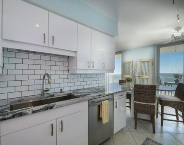 2425 Gulf Of Mexico Drive - Photo Thumbnail 4