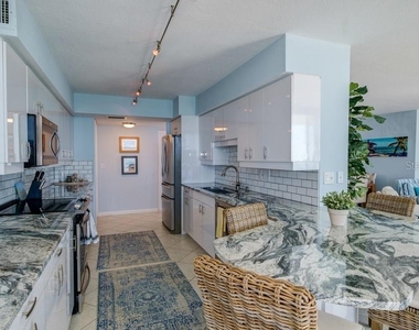 2425 Gulf Of Mexico Drive - Photo Thumbnail 6
