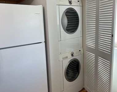 206 Lakewood Drive - Photo Thumbnail 3