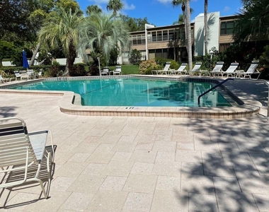 206 Lakewood Drive - Photo Thumbnail 14