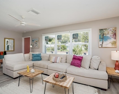 617 26th Street W - Photo Thumbnail 5