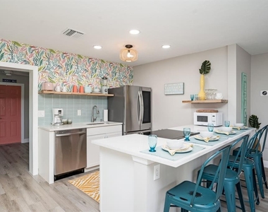 617 26th Street W - Photo Thumbnail 8