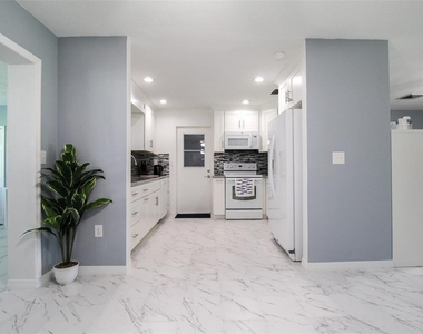 2521 Bismark Way - Photo Thumbnail 12