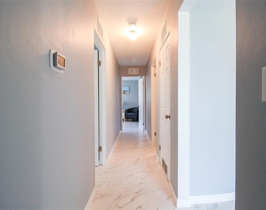 2521 Bismark Way - Photo Thumbnail 24