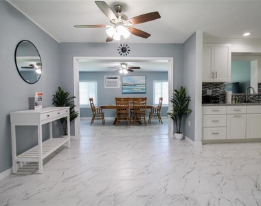2521 Bismark Way - Photo Thumbnail 11
