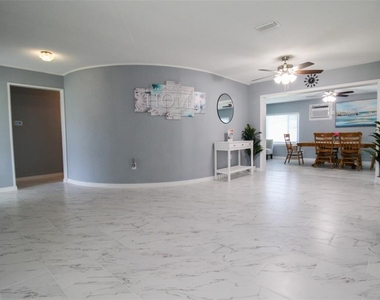 2521 Bismark Way - Photo Thumbnail 10