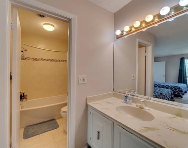 6157 Midnight Pass Road - Photo Thumbnail 7