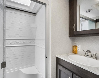305 Linden Drive - Photo Thumbnail 8