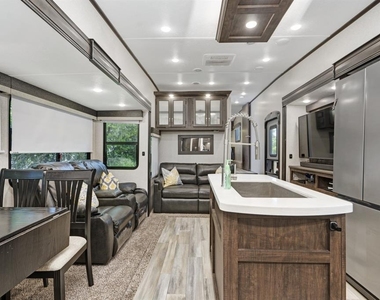 305 Linden Drive - Photo Thumbnail 2