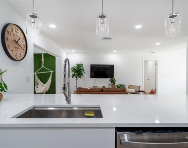 7354 Biltmore Drive - Photo Thumbnail 17