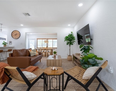 7354 Biltmore Drive - Photo Thumbnail 9