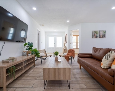 7354 Biltmore Drive - Photo Thumbnail 11