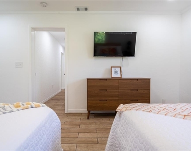 7354 Biltmore Drive - Photo Thumbnail 47