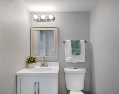 4705 Hollingsworth Avenue - Photo Thumbnail 17