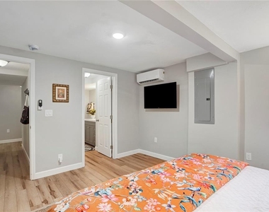 4705 Hollingsworth Avenue - Photo Thumbnail 11