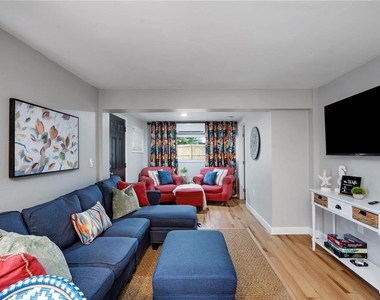 4705 Hollingsworth Avenue - Photo Thumbnail 6