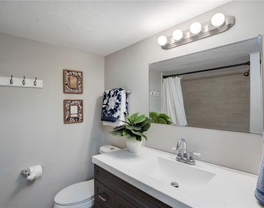 4705 Hollingsworth Avenue - Photo Thumbnail 12