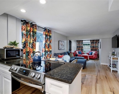 4705 Hollingsworth Avenue - Photo Thumbnail 5