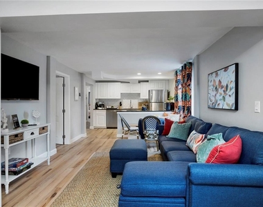 4705 Hollingsworth Avenue - Photo Thumbnail 7