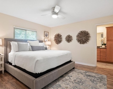 2729 Sydelle Street - Photo Thumbnail 34