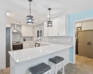 2729 Sydelle Street - Photo Thumbnail 7