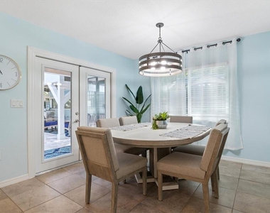 2729 Sydelle Street - Photo Thumbnail 13