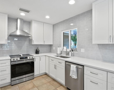 2729 Sydelle Street - Photo Thumbnail 10