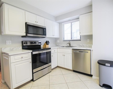 3107 Heatherwood Lane - Photo Thumbnail 18