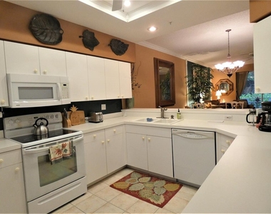 9611 Castle Point Drive - Photo Thumbnail 5