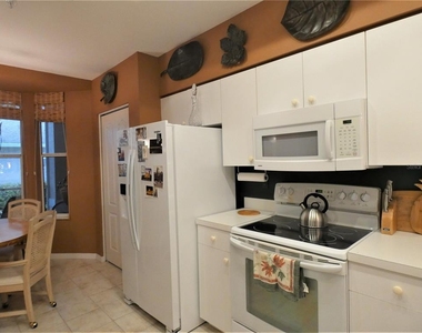 9611 Castle Point Drive - Photo Thumbnail 6