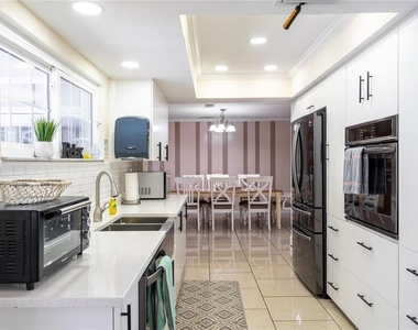 2140 Pinehurst Street - Photo Thumbnail 8