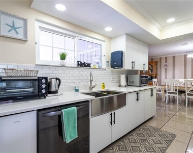 2140 Pinehurst Street - Photo Thumbnail 10