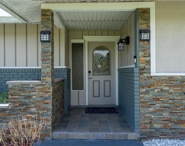 2140 Pinehurst Street - Photo Thumbnail 4