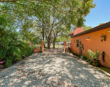 2520 Tami Sola Street - Photo Thumbnail 46