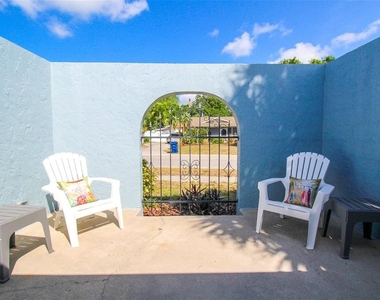 3852 Gatewood Drive - Photo Thumbnail 7