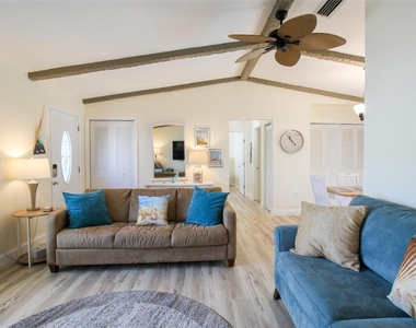 3852 Gatewood Drive - Photo Thumbnail 11