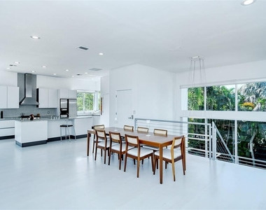 213 N Washington Drive - Photo Thumbnail 10