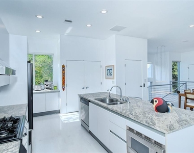 213 N Washington Drive - Photo Thumbnail 17