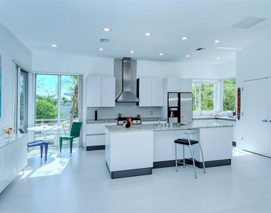 213 N Washington Drive - Photo Thumbnail 12
