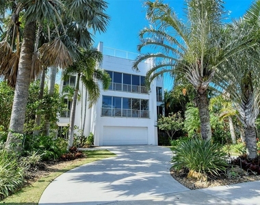 213 N Washington Drive - Photo Thumbnail 1