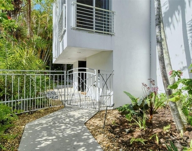 213 N Washington Drive - Photo Thumbnail 2